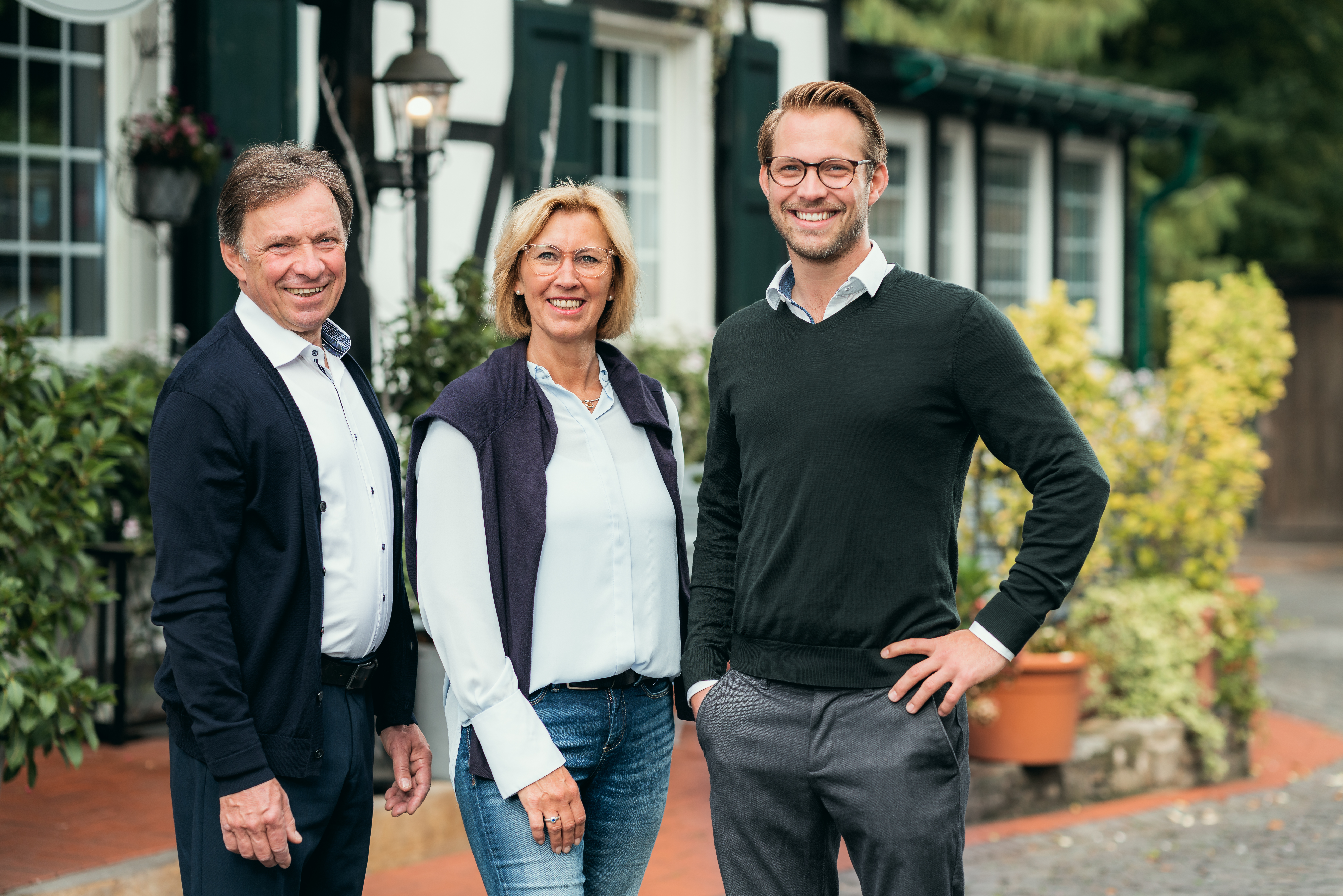 Familie Schriever vor dem Sengelmannshof