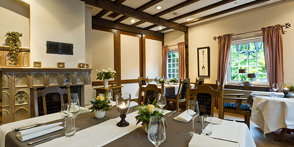 Restaurant – Kaminzimmer und Atmosphäre